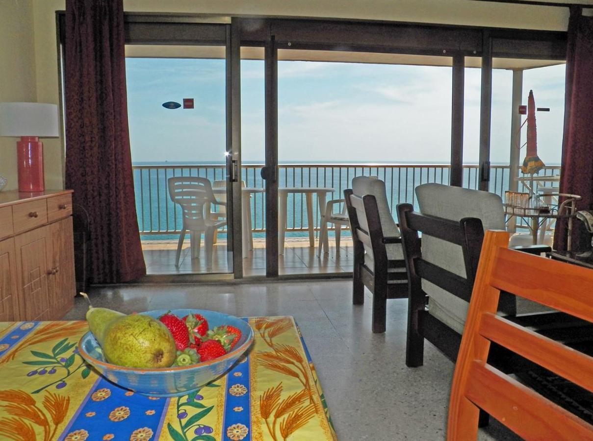 Apartment With Direct Access To The Sea Salou Bagian luar foto